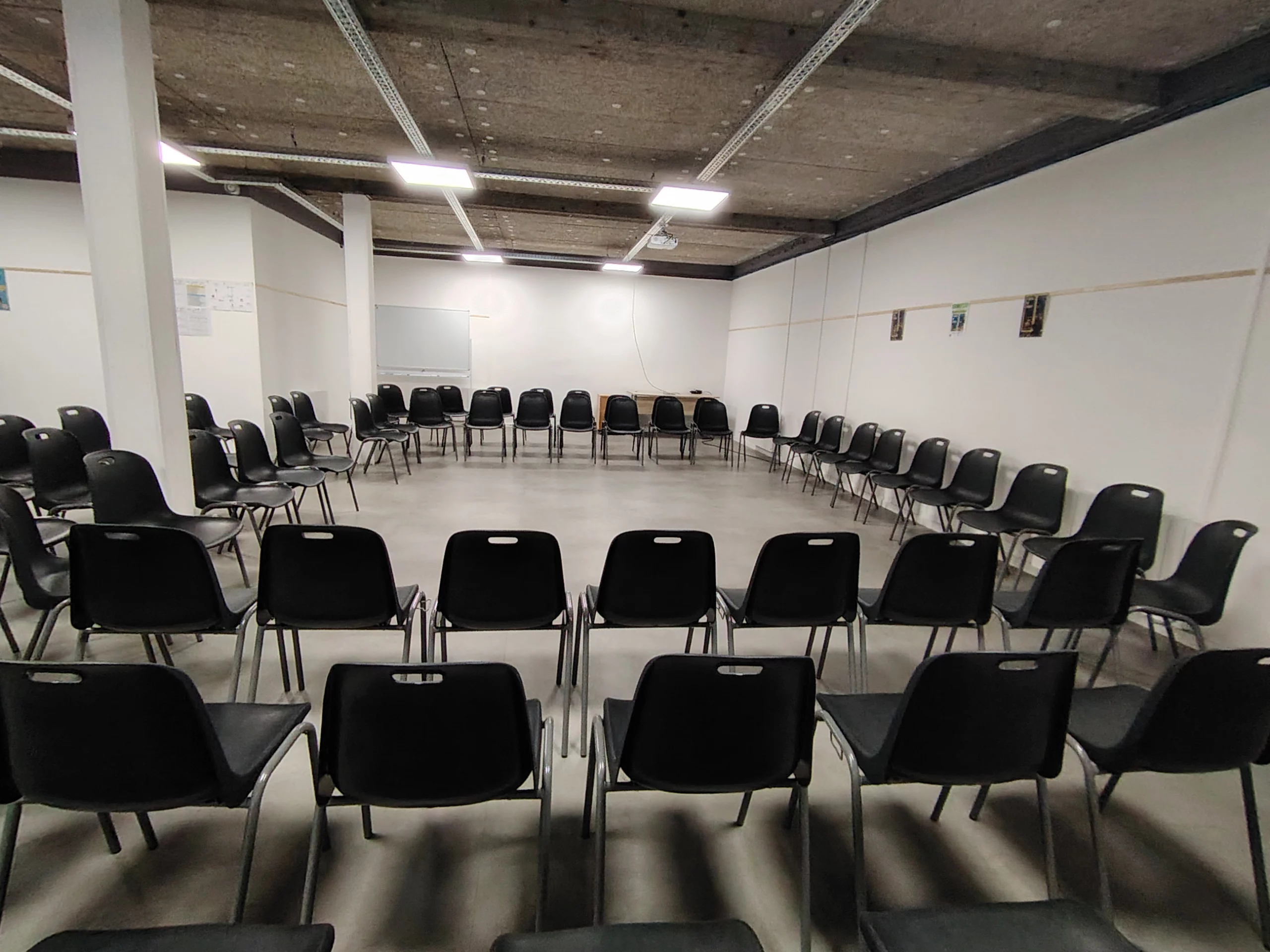 Salle de réunion 115m² 1er étage, location STAJ Nord-Artois
